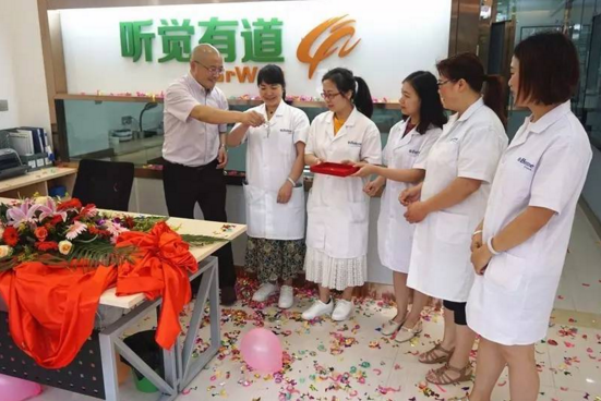 老人佩戴助聽器注意哪些問題